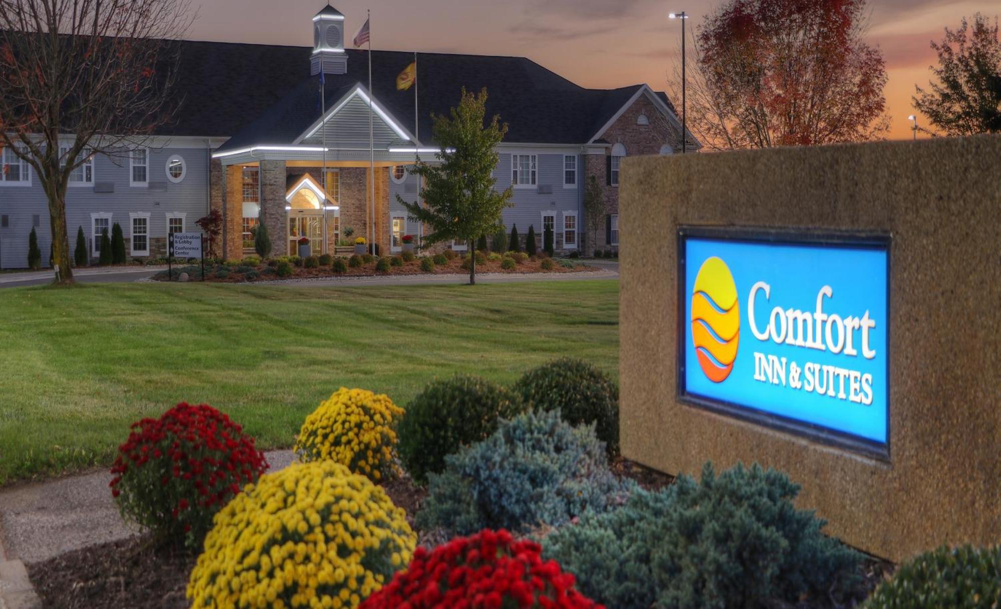 Comfort Inn & Suites And Conference Center Mount Pleasant Exterior foto